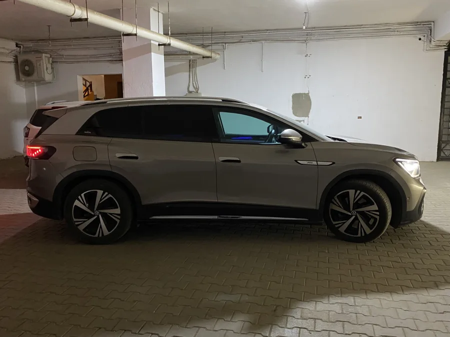 VOLKSWAGEN ID.6 CROZZ PRO
