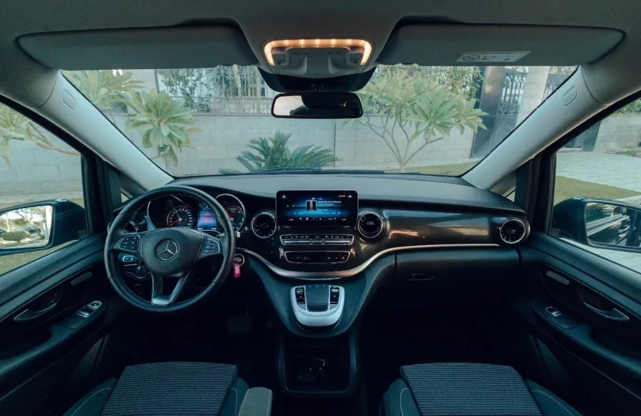 MERCEDES EQV300