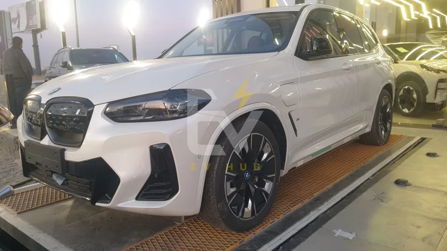 BMW IX3 2025