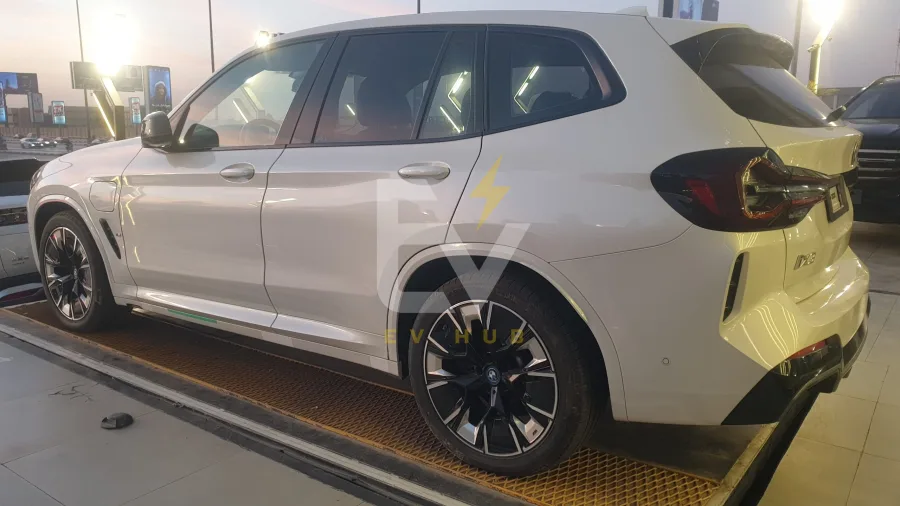 BMW IX3 2025
