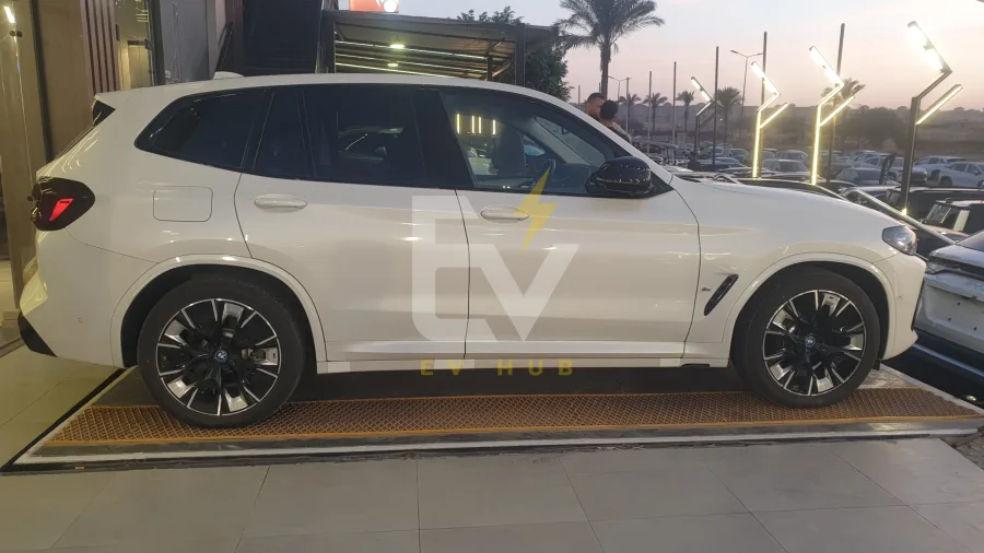 BMW IX3 2025
