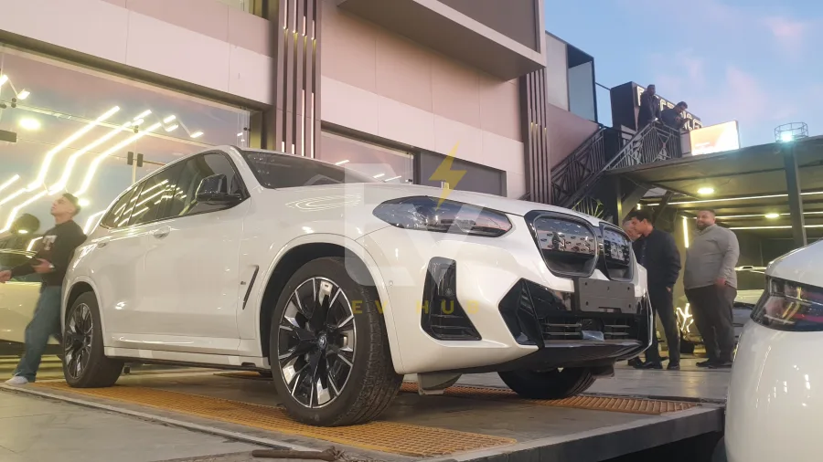 BMW IX3 2025