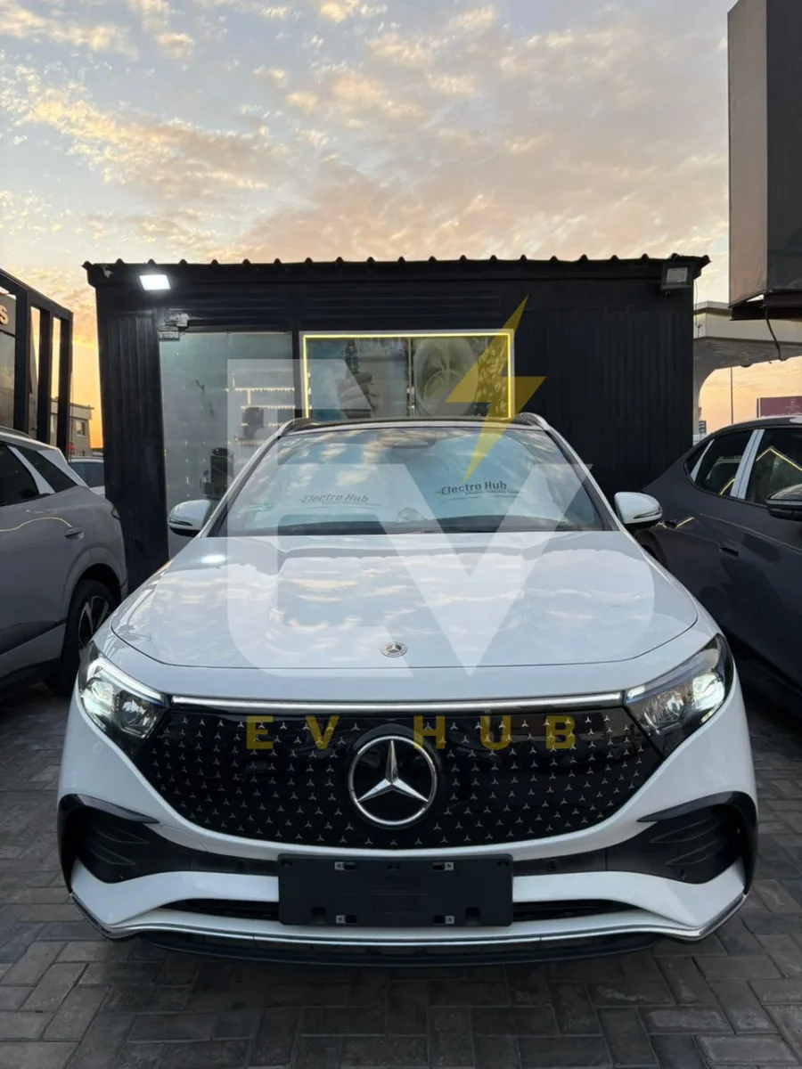MERCEDES EQA260