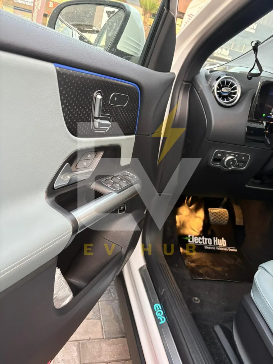 MERCEDES EQA260